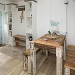 Rose And Crown Yard * Whitby