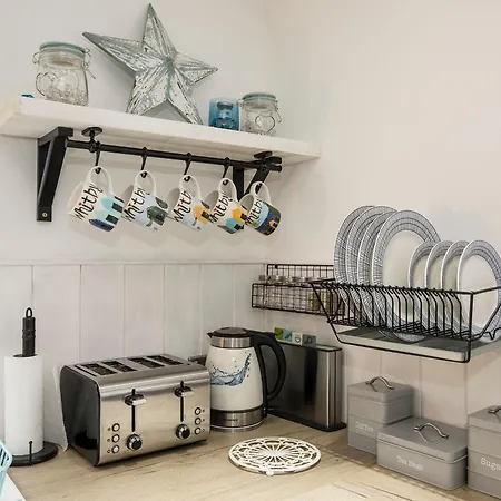 Rose And Crown Yard Whitby