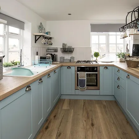 Rose And Crown Yard Уитби