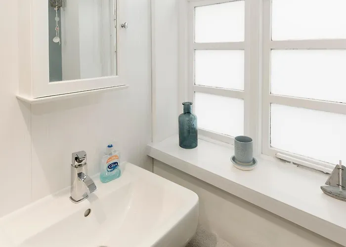 Rose And Crown Yard Whitby